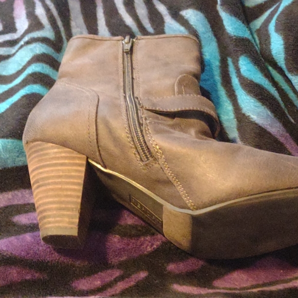 Report boots - Picture 3 of 3